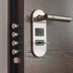 home door locking device